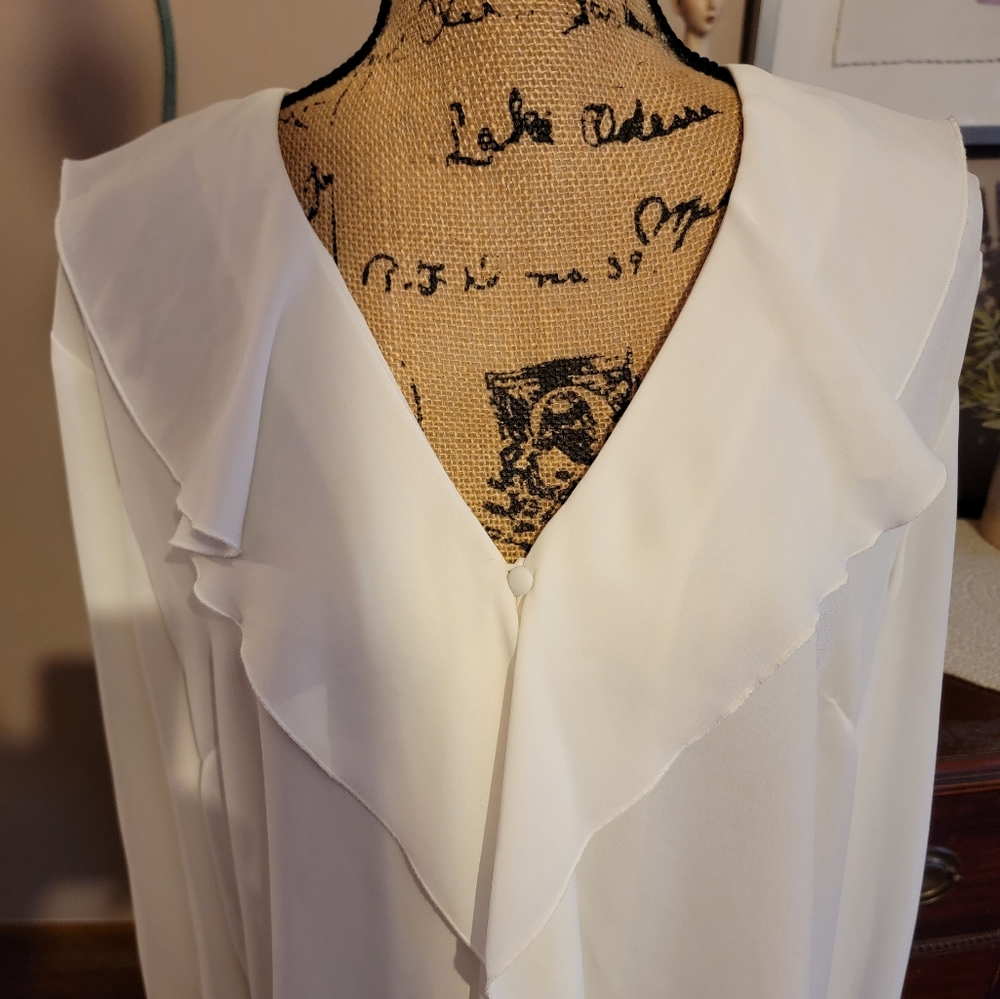 Gorgeous Off White Blouse by The Limited® Collection - Picture 3 of 7